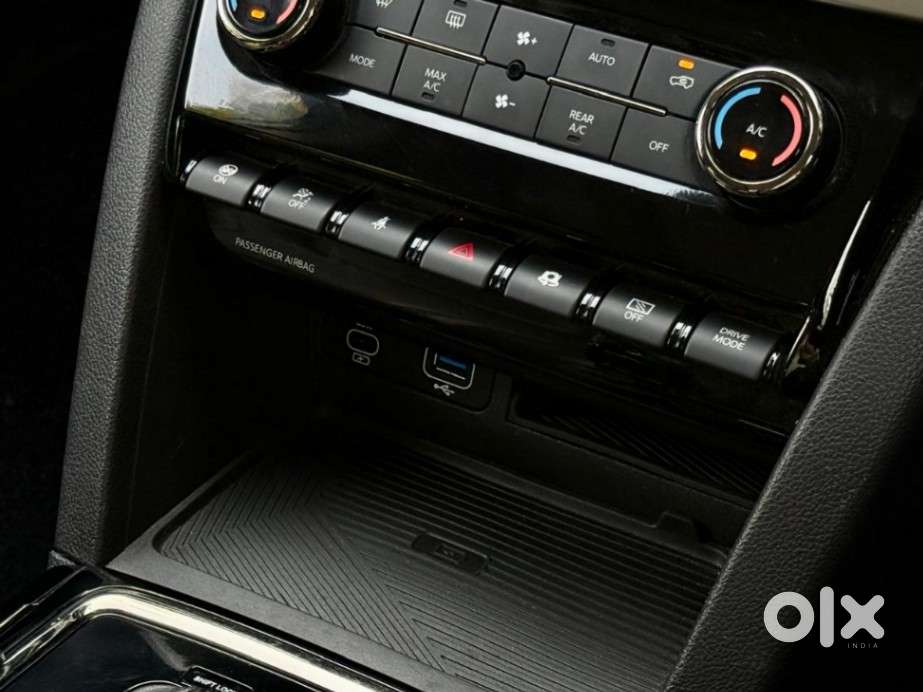 Mahindra Xuv700 2.2 Ax 7 Diesel At Luxury Pack Str, 2025, Diesel