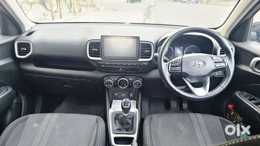 Hyundai Venue Petrol Automatic 2021