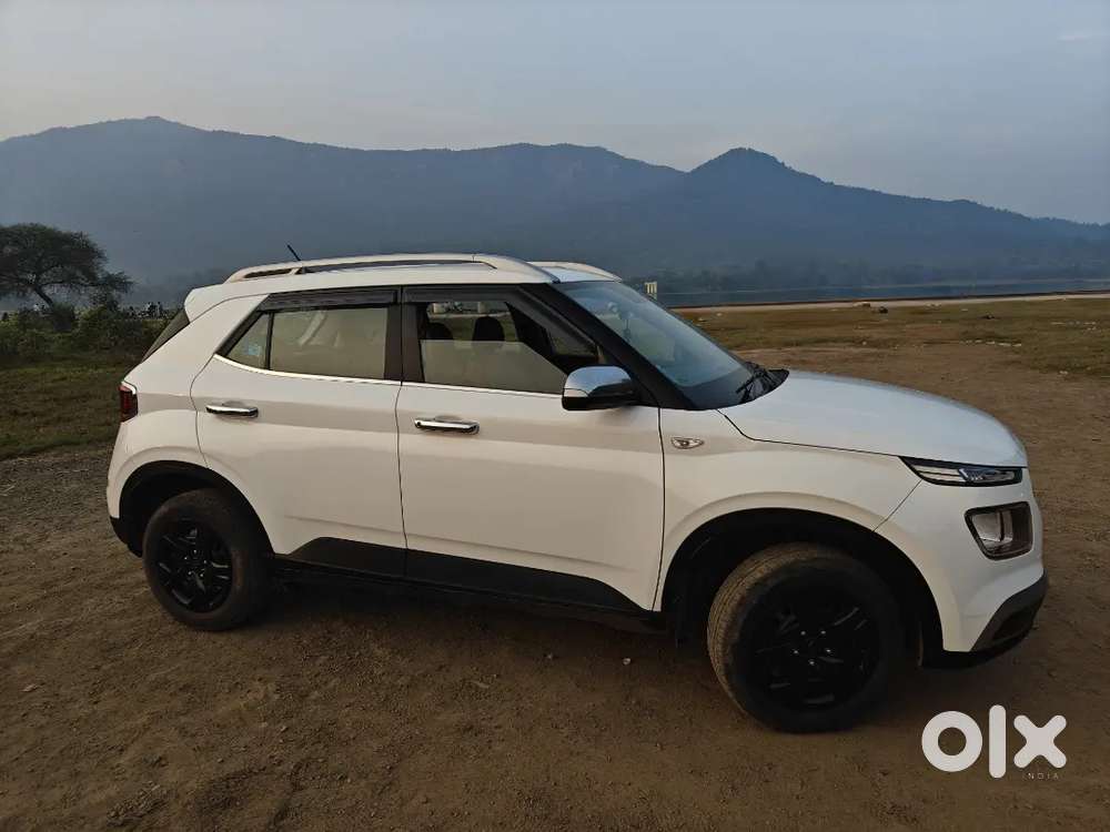 Hyundai New Venue 2022 Petrol Well Maintained