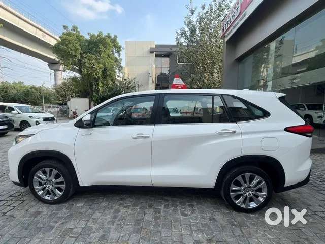 Toyota Innova Hycross 2.0 Zx Hybrid 7 Str, 2024, Petrol