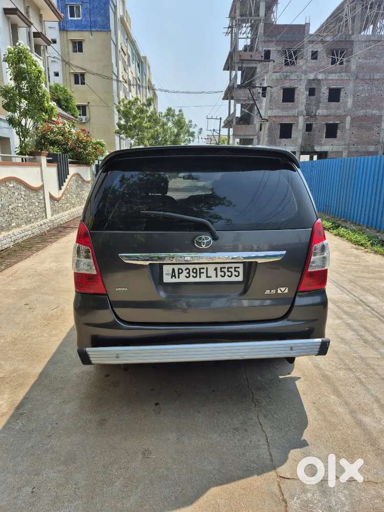 Toyota Innova 2.5 V 2013