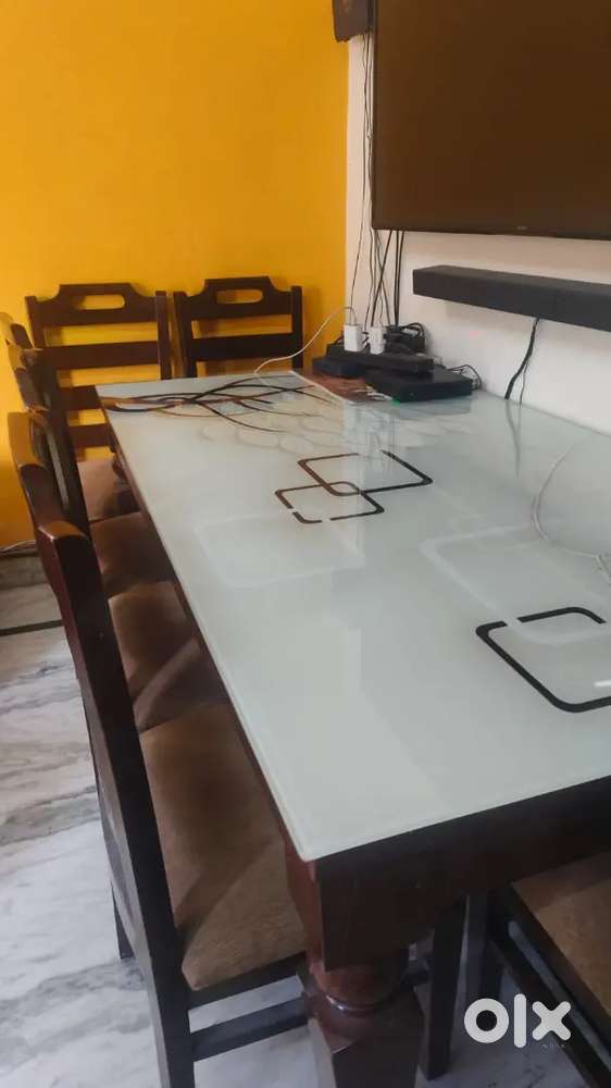 New Condition Dining Table
