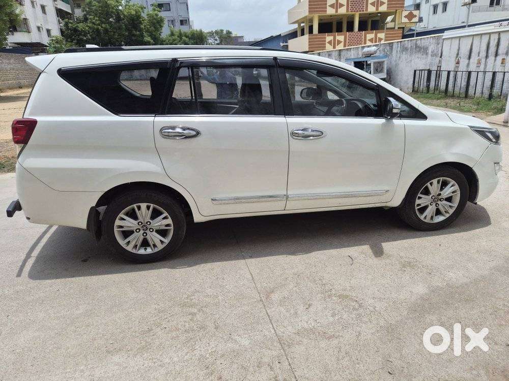 Toyota Innova Crysta 2.8z Automatic, 2016, Diesel