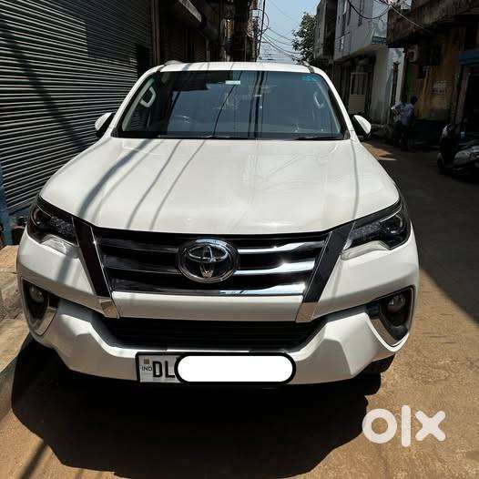 Toyota Fortuner 4x4 At - Super White In Crisp Condition