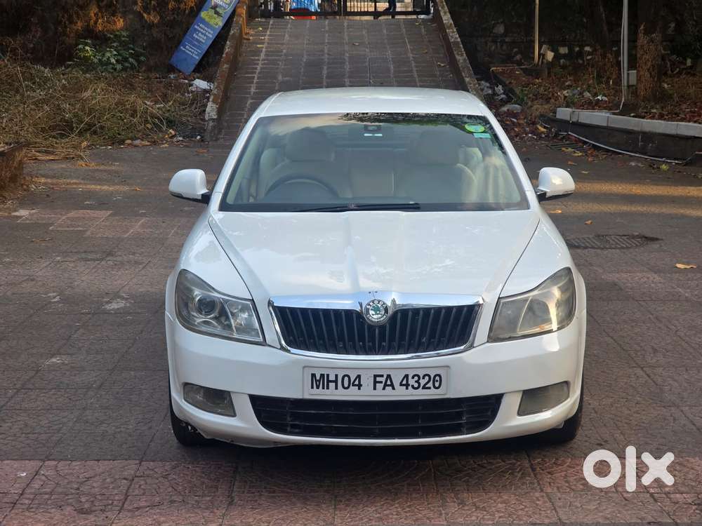 Skoda Laura Ambiente 2.0 Tdi Cr Manual, 2011, Diesel