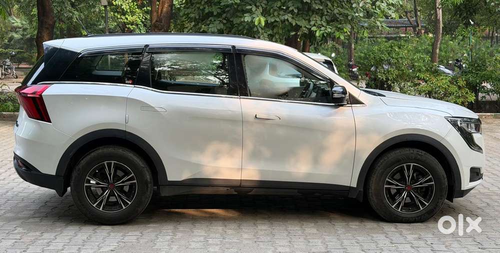 Mahindra Xuv700 Mx Petrol Mt 5 Str (e), 2022, Petrol