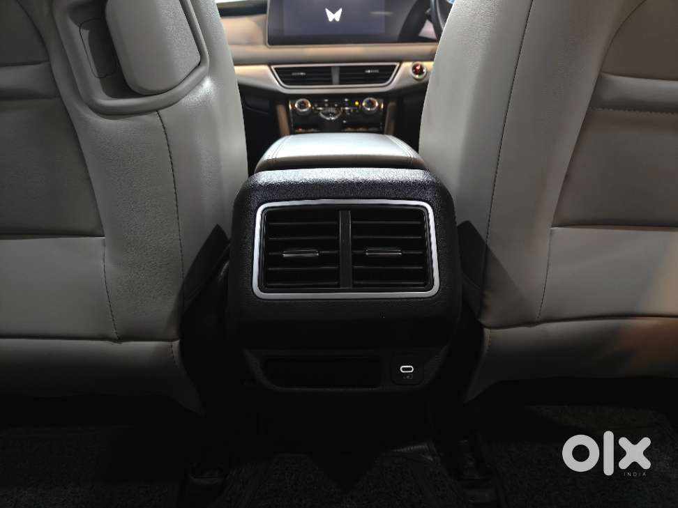 Mahindra Xuv700 2.2 Ax 7 Diesel Mt Luxury Pack Str, 2023, Diesel