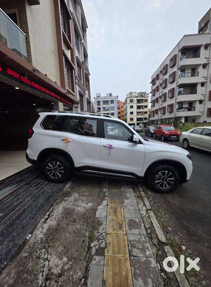 Mahindra Scorpio-n 2.0 Z8 Petrol At 7 Str, 2026, Petrol