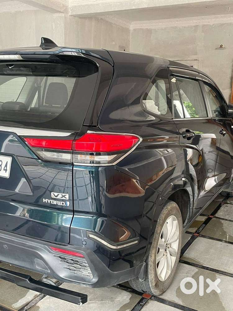 Toyota Innova Hycross (2023)