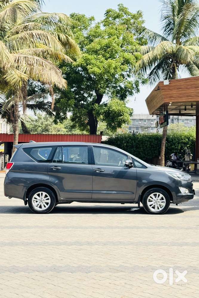 Toyota Innova Crysta [2016-2020] 2.4 Gx At 8 Str, 2017, Diesel