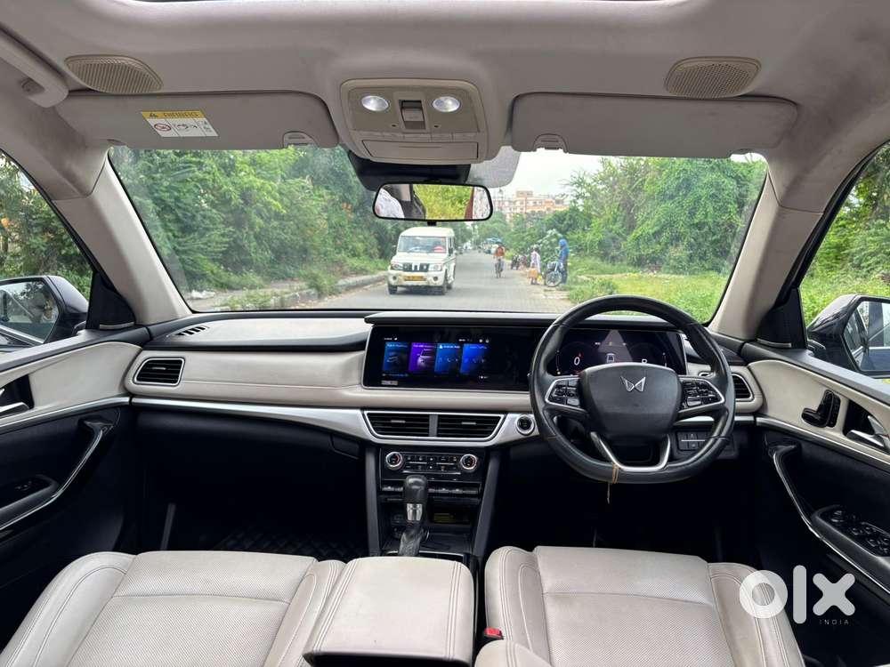 Mahindra Xuv700 2.0 Ax 7 Petrol At Str, 2022, Petrol