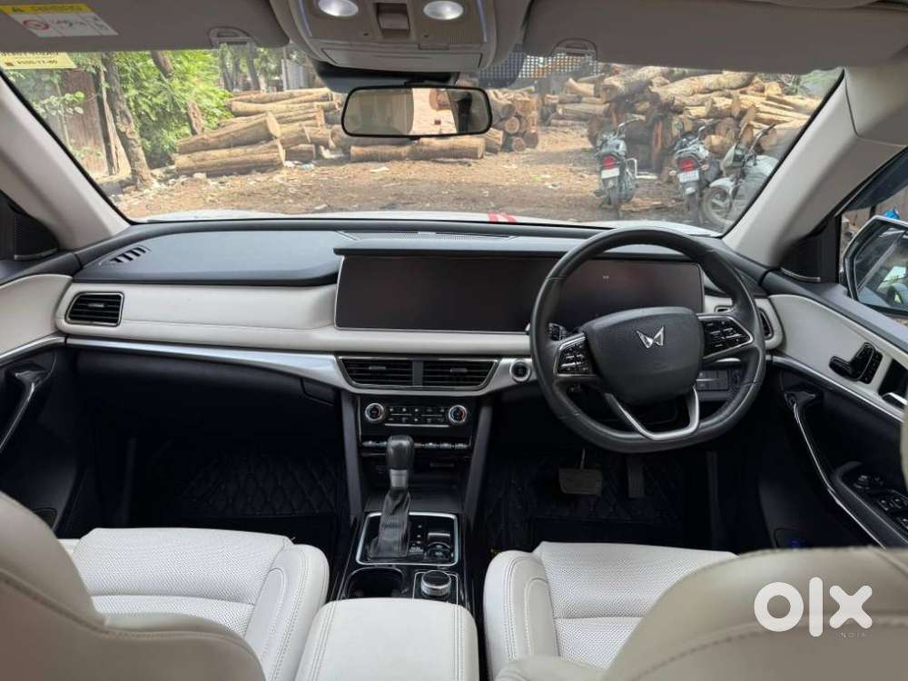 Mahindra Xuv700 2.2 Ax 7 Diesel At Str, 2024, Diesel