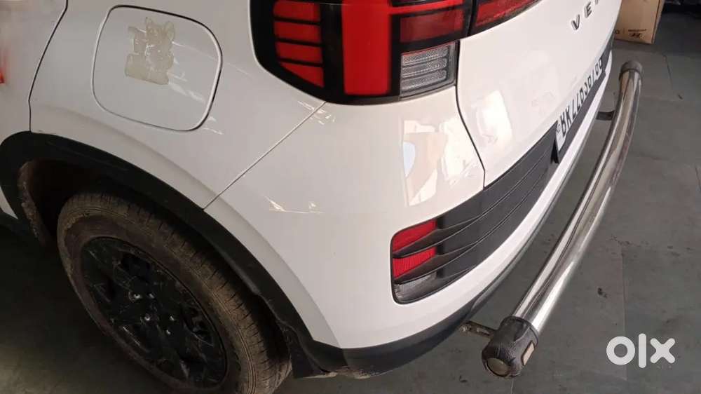 Hyundai Venue 2025 Petrol 5500 Km Driven