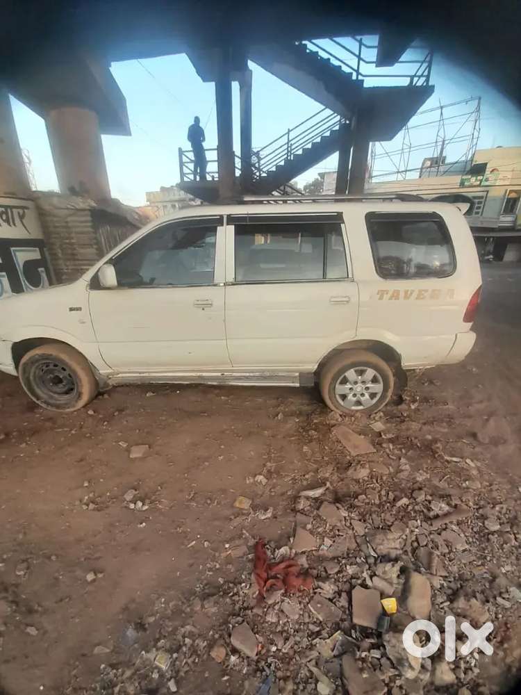 Running Condition Tavera With Ac Or Power Window And New Interior