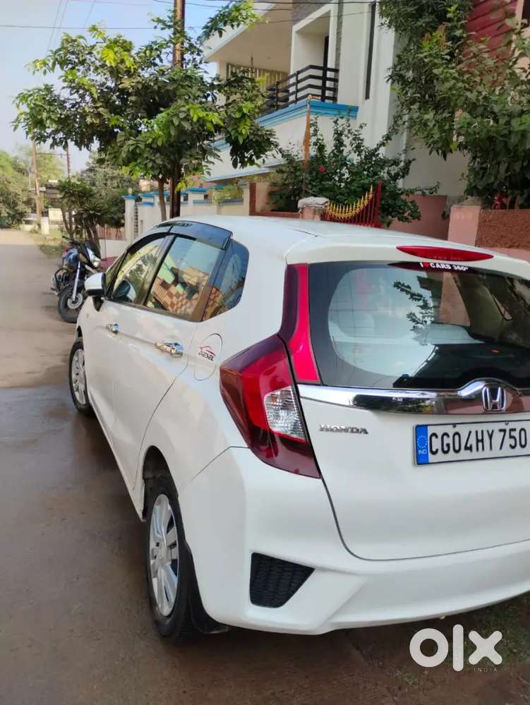 Honda Jazz 1.5 S 2015 28 Kmpl Mileage