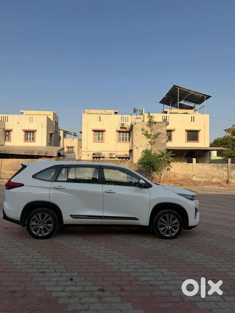 Toyota Innova Hycross 2.0 Zx Hybrid 7 Str, 2023, Petrol