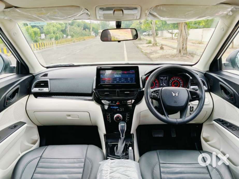Mahindra Xuv 3xo Ax5l 1.2 Petrol At, 2025