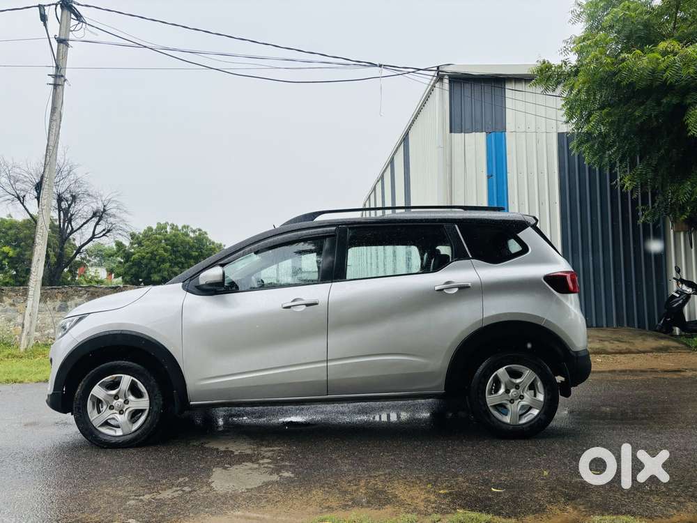Renault Triber Rxt, 2023, Petrol
