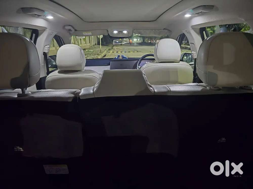 Mahindra Xuv700 2.2 Ax 2024 With Sunroof