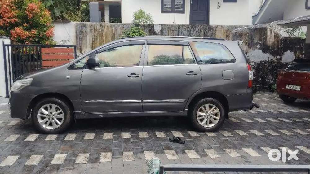 Toyota Innova 2012 Petrol