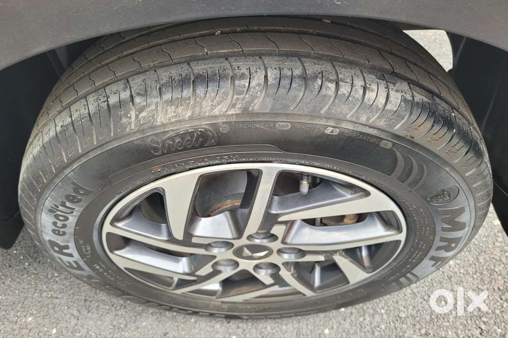 Mahindra Xuv300 1.2 W8 (o) Amt Petrol, 2023, Petrol