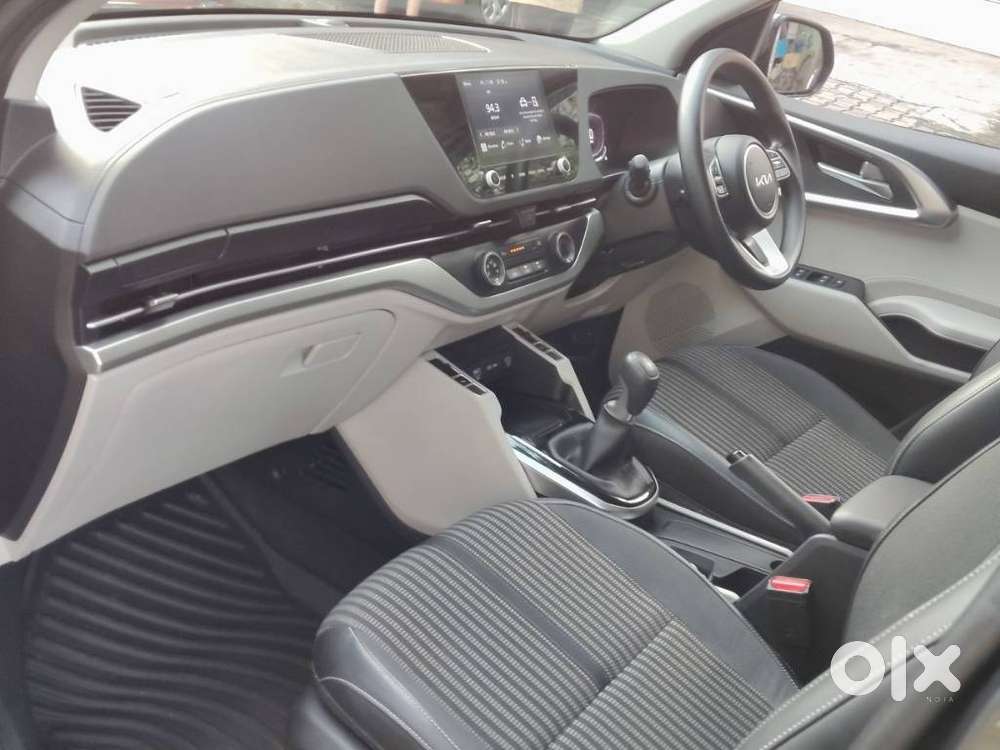 Kia Carens 1.4 Premium 7 Str, 2023, Petrol