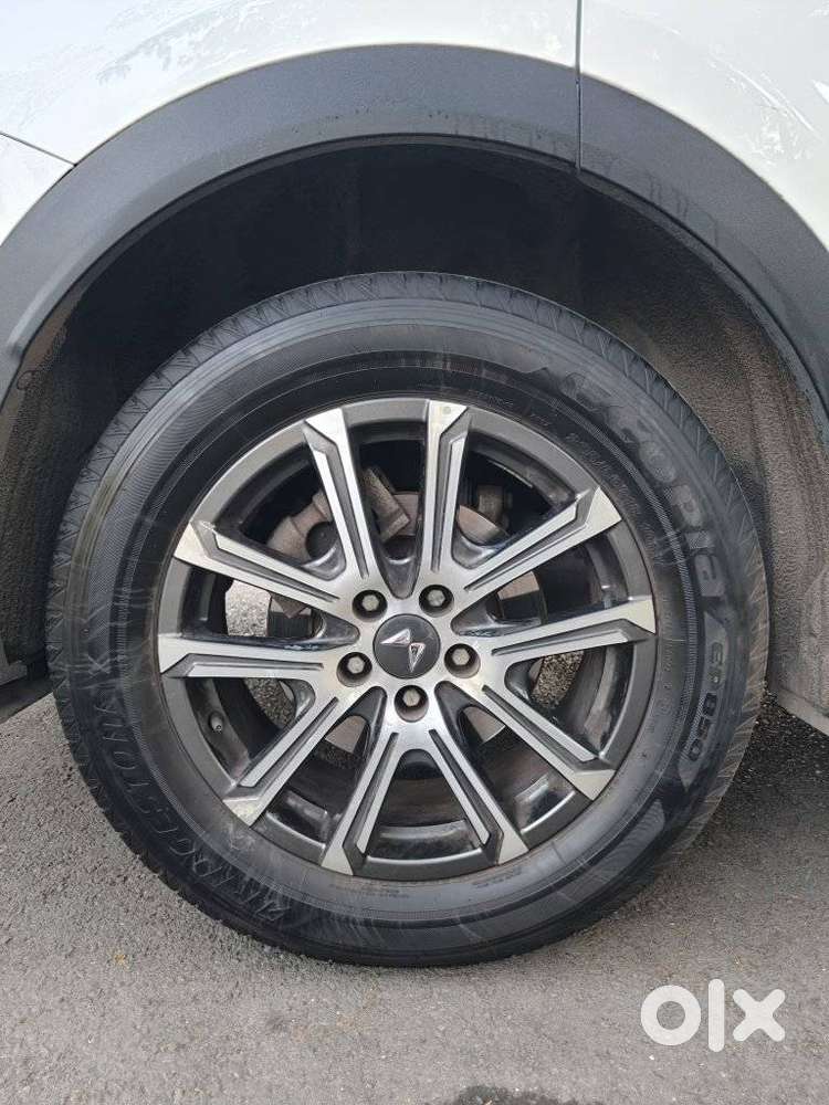 Mahindra Xuv700 2.0 Ax 7 Petrol Mt Str, 2023, Petrol