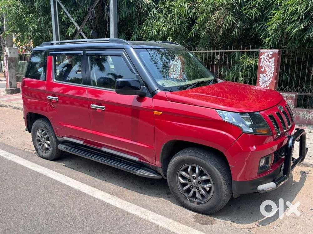 Top Model Automatic Dual Tone Mahindra Tuv300