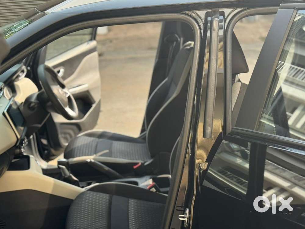 Nissan Magnite 15000 Km Automatic Xv