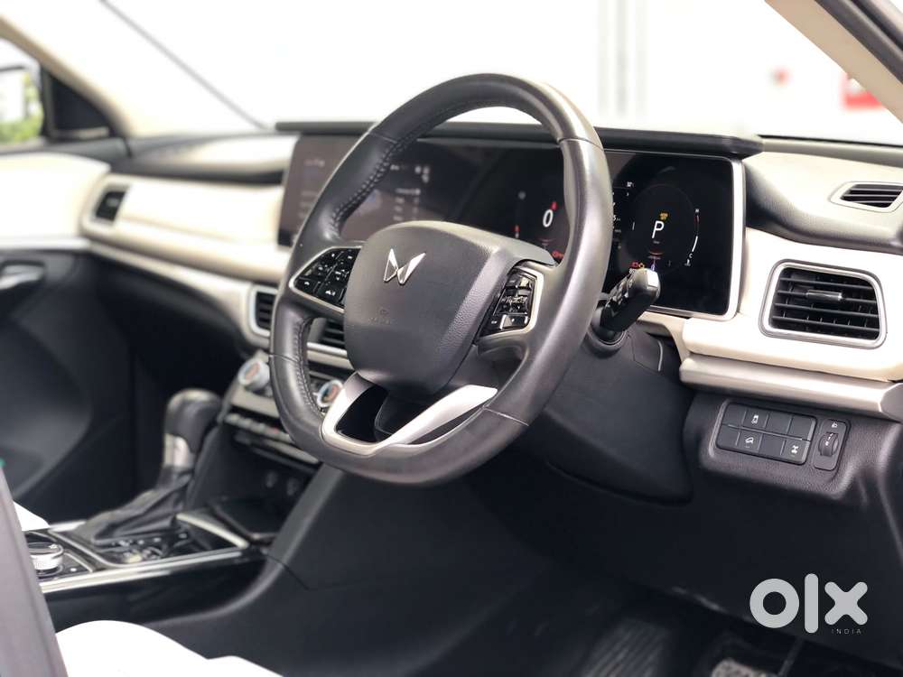 Mahindra Xuv700 2.2 Ax 7 Diesel At Luxury Pack Str Awd, 2022, Diesel