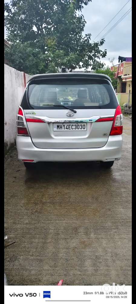 Toyota Innova 2013 Diesel 300000 Km Driven