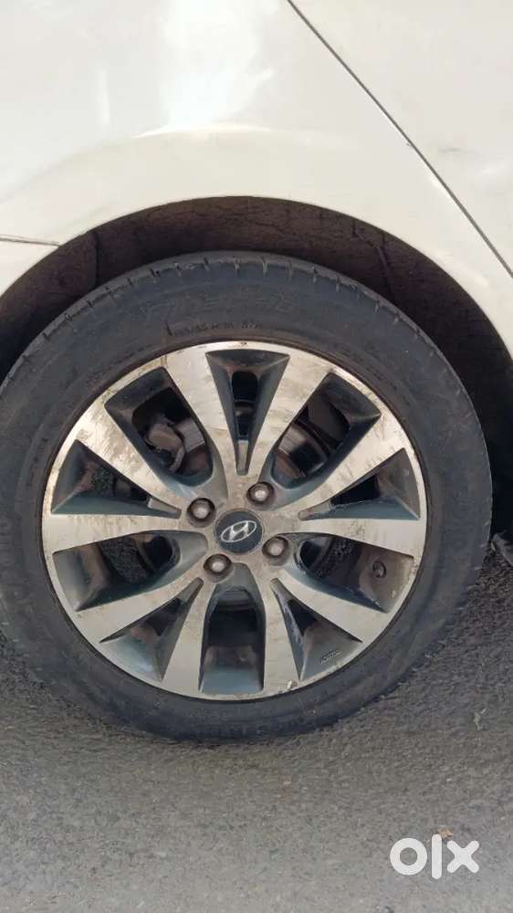 Hyundai Verna 1.6 Sx 2014, Pure Petrol Engine Good Suspension Shockers