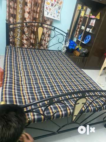 Metal deals bed olx