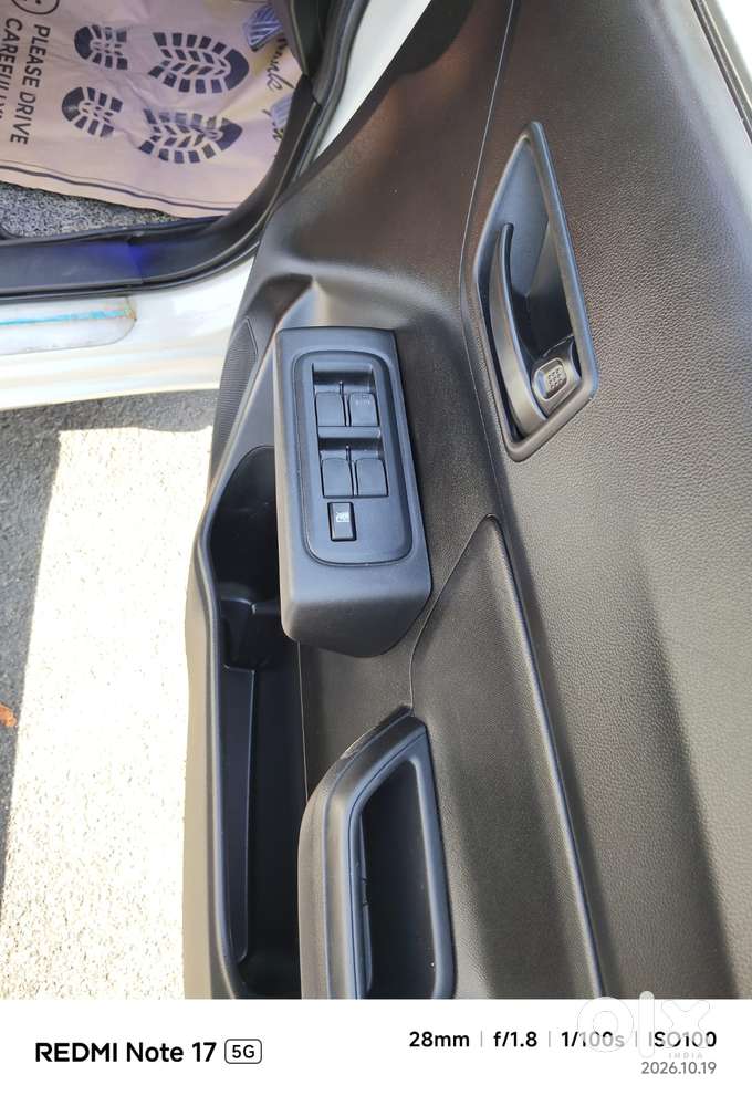 Maruti Suzuki Swift Lxi Optional-o, 2022, Petrol