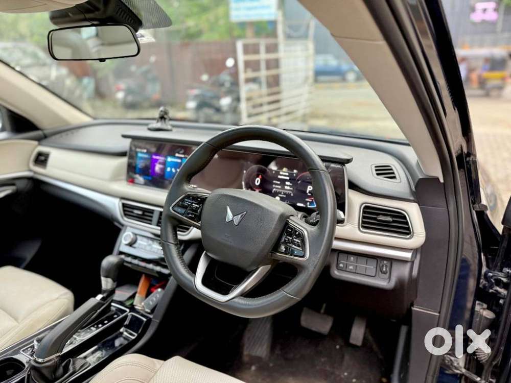 Mahindra Xuv700 2.0 Ax 7 Petrol At Str, 2024, Petrol