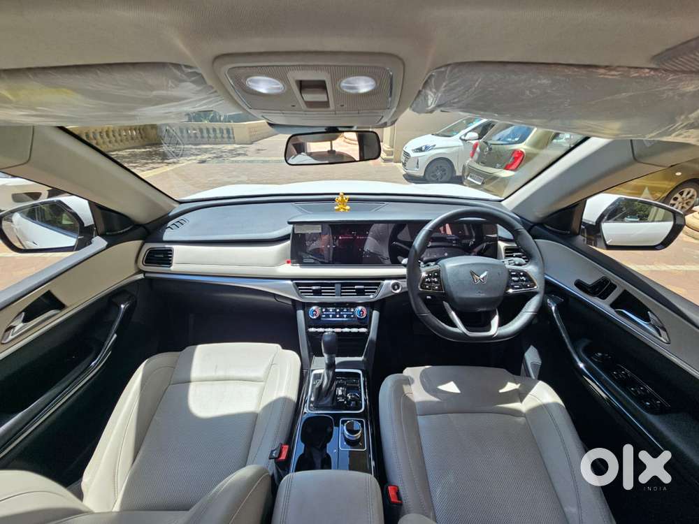 Mahindra Xuv700 2.2 Ax 7 Diesel At Luxury Pack Str, 2025