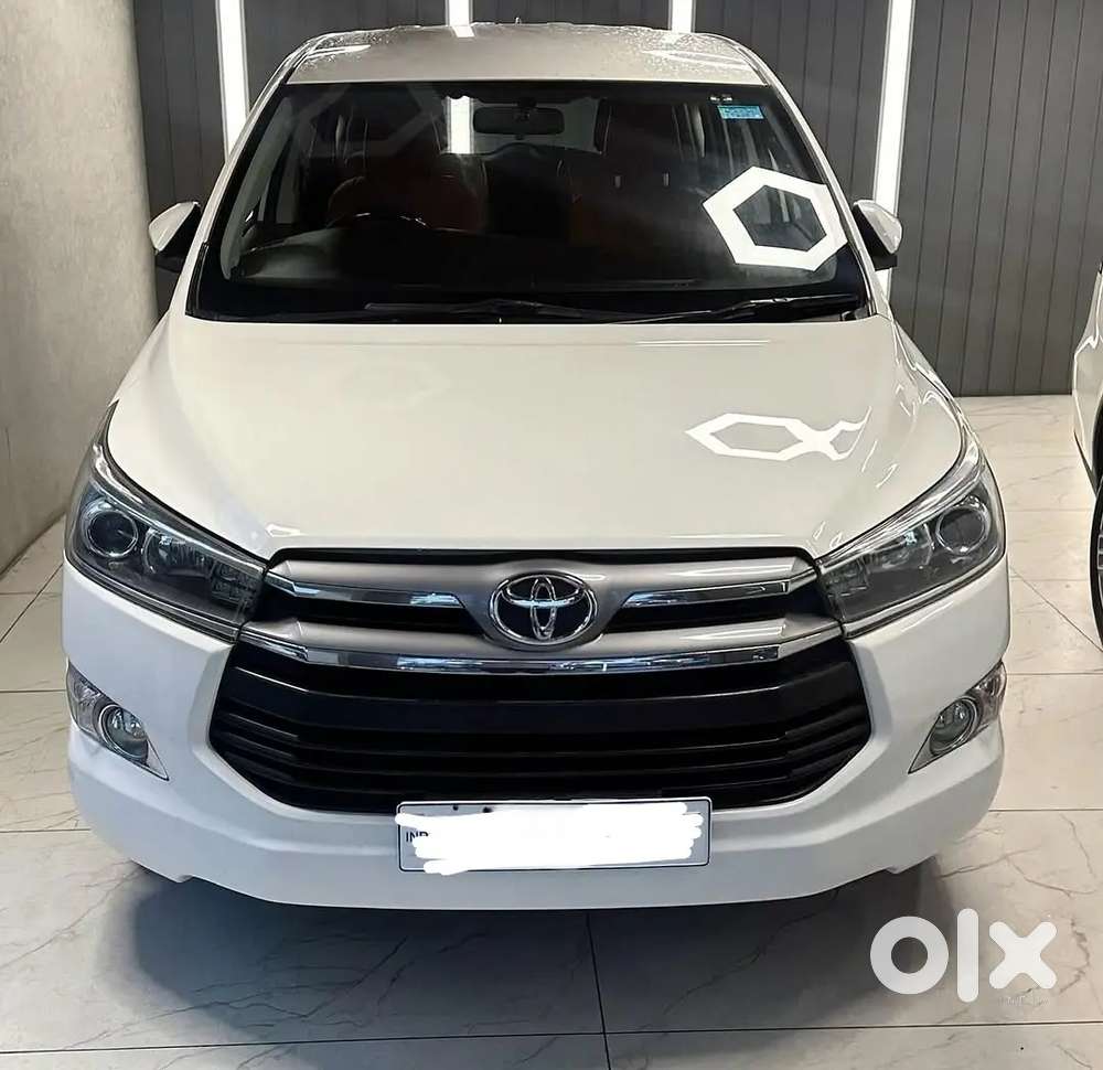Toyota Innova Crysta 2.4 V 2016