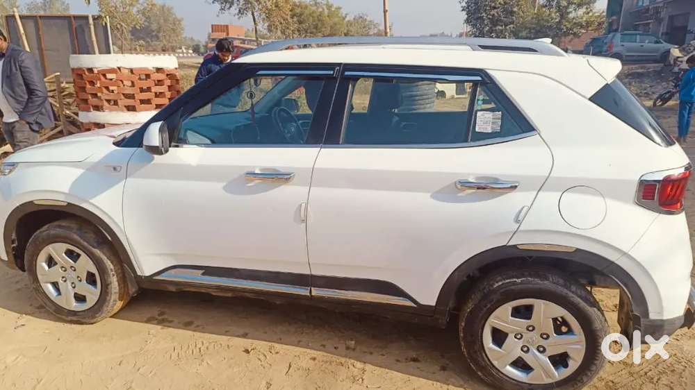 Hyundai Venue 2022 Petrol Well Maintained