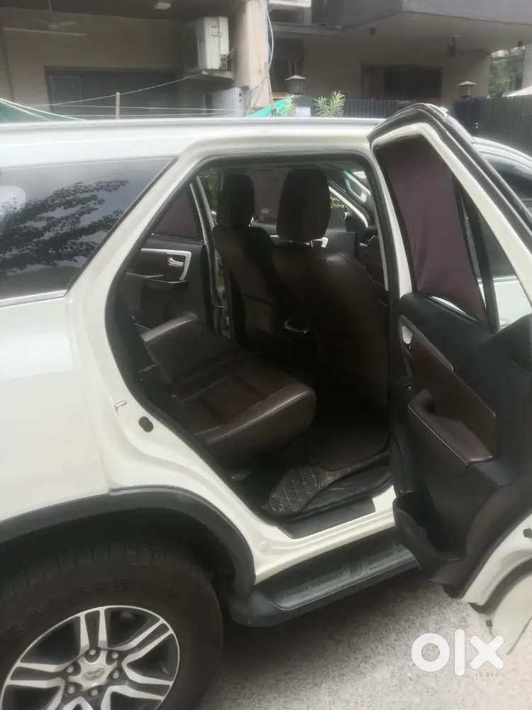 Toyota Fortuner White 2019 Petrol 80000 Km Driven Automatic