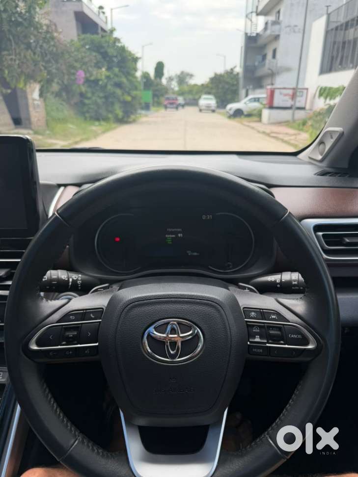 Toyota Innova Hycross 2.0 Zx (o) Hybrid 7 Str, 2025, Cng & Hybrids