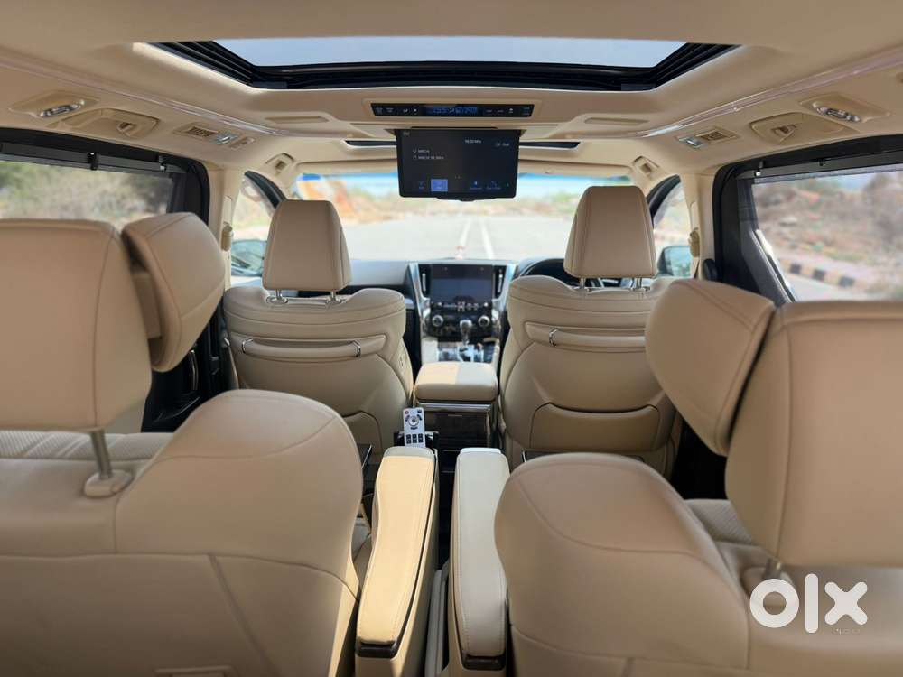 Toyota Vellfire Vip – Executive Lounge, 2023, Petrol