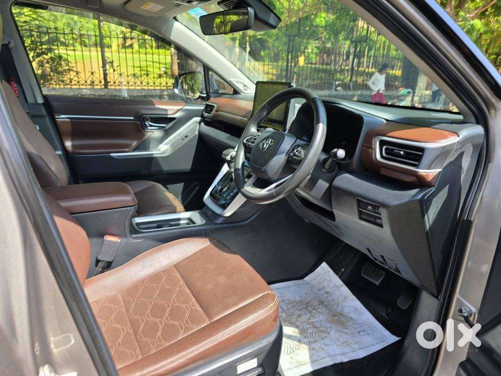 Toyota Innova Hycross 2.0 Zx (o) Hybrid 7 Str, 2024, Petrol