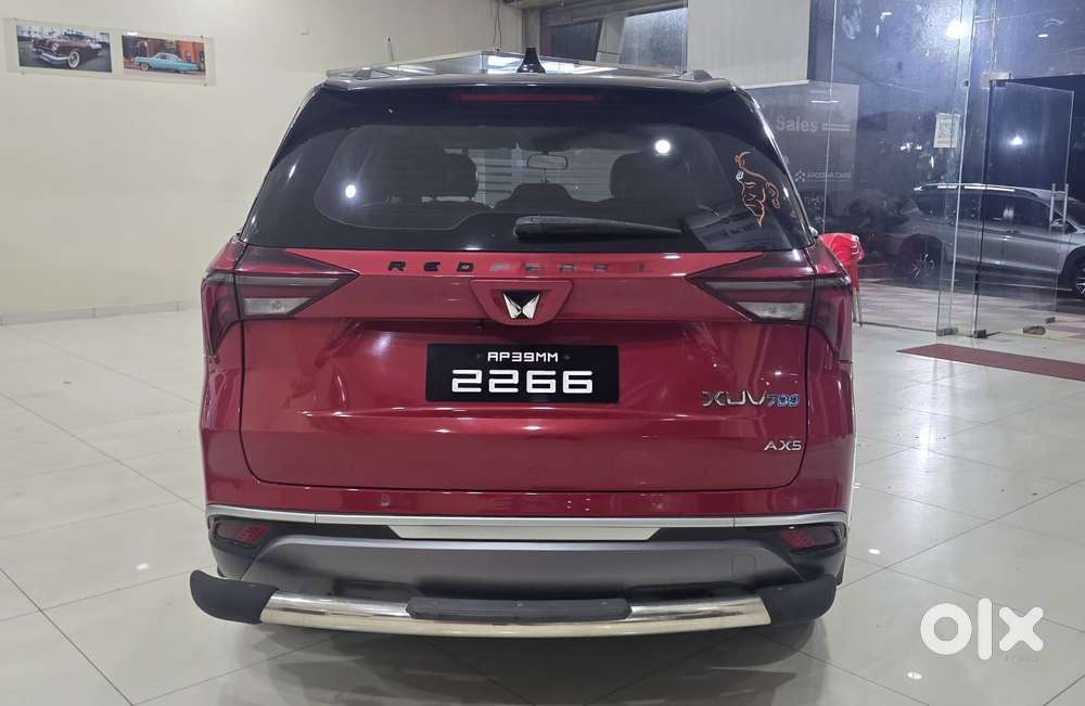 Mahindra Xuv700 2.0 Ax 5 Petrol Mt 7 Str, 2022, Petrol