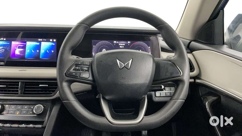 Mahindra Xuv700 2.0 Ax 5 Petrol Mt 7 Str, 2021, Petrol