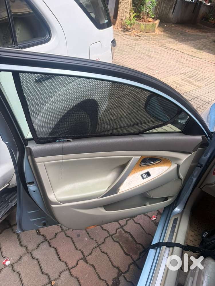 Toyota Camry 2010-cng & Petrol 74000 Km Driven