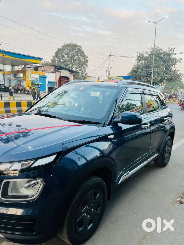 Hyundai Venue 2023 Petrol Well Maintained