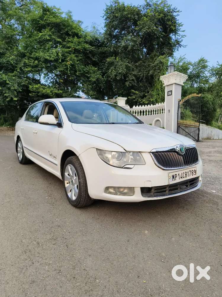16 Feet Skoda Superb 7 Speed Gearbox Sunroof  Elegance 1.8 Tsi  1800cc
