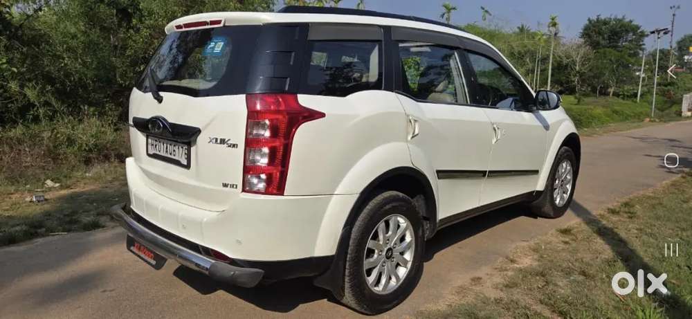 Mahindra Xuv500  W10
