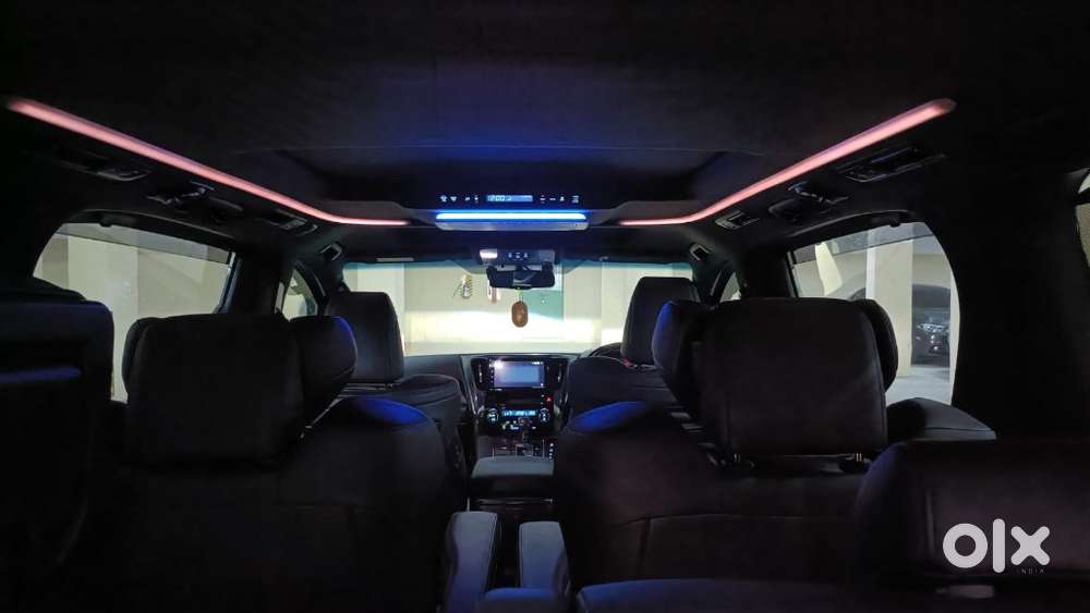 Toyota Vellfire 2.5 Executive Lounge, 2022, Petrol