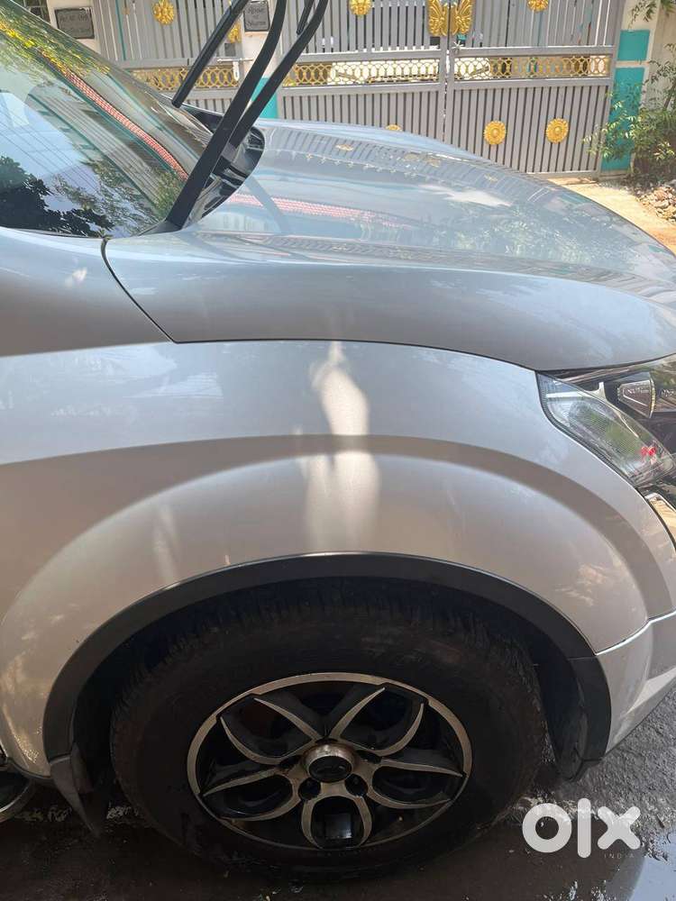 Mahindraxuv500(w6)-8yrs-diesel-manual